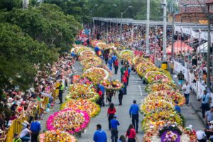 Lee más sobre el artículo <strong>La Feria de las Flores de Medellín: Celebrando la historia y consejos de seguridad para disfrutar al máximo</strong>